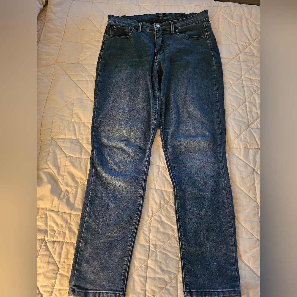 Curve Appeal Essential Skinny Medium Wash Jeans- 12/31 - Picture 2 of 9